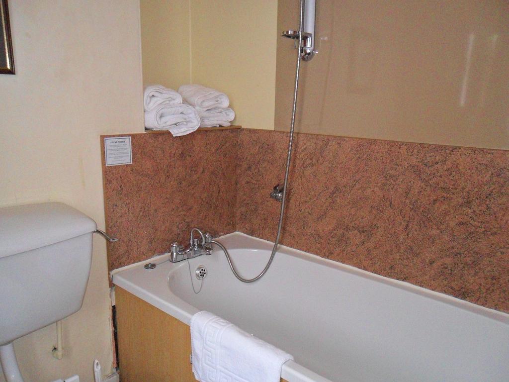 Ord Arms Hotel Muir of Ord Ngoại thất bức ảnh